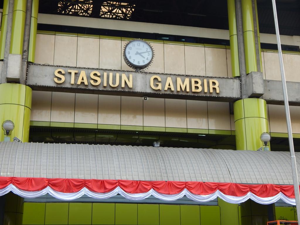 Amaris Hotel Senen Jakarta Ngoại thất bức ảnh