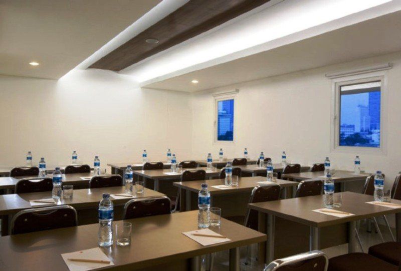 Amaris Hotel Senen Jakarta Ngoại thất bức ảnh
